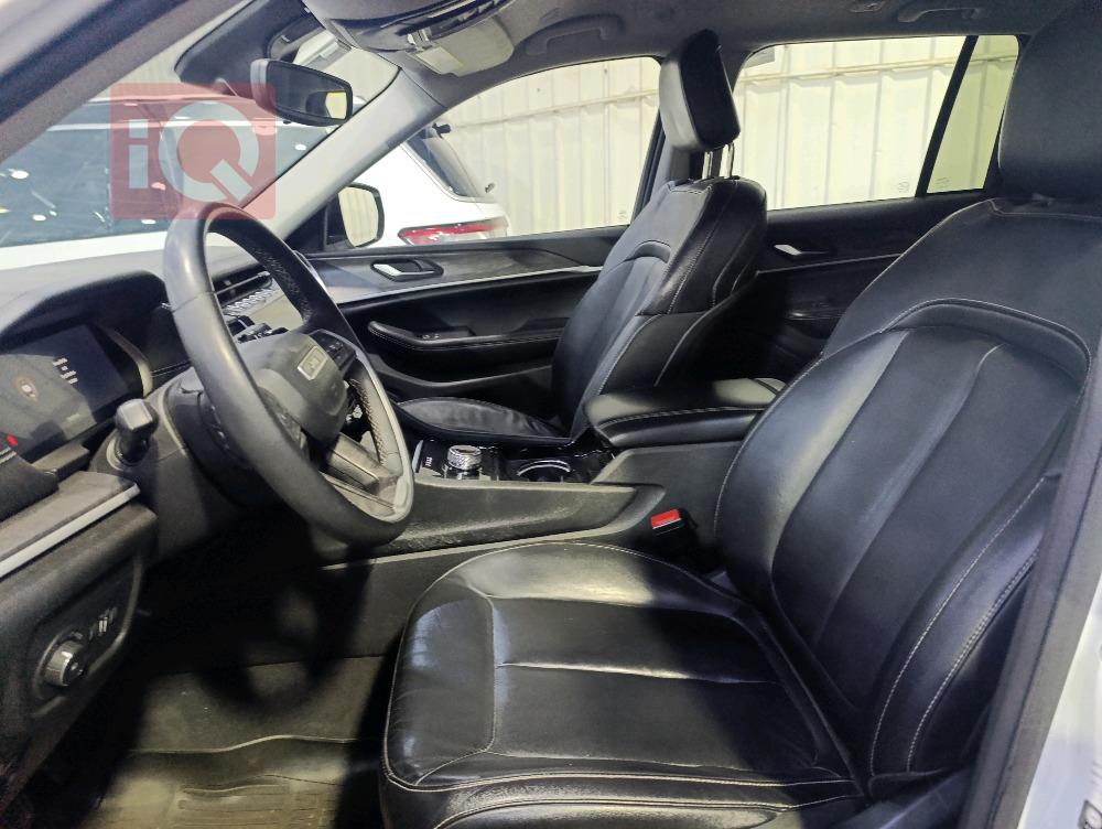 جیپ گراند شیرۆکی